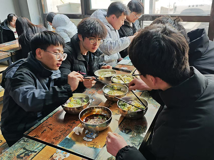 兰州雲亭辅导学校冬至节师生饺子宴